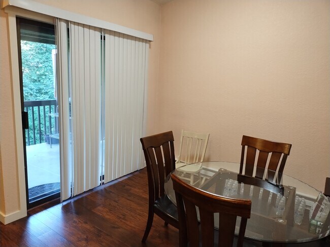 Foto del edificio - 25074 Lake Fenwick Rd