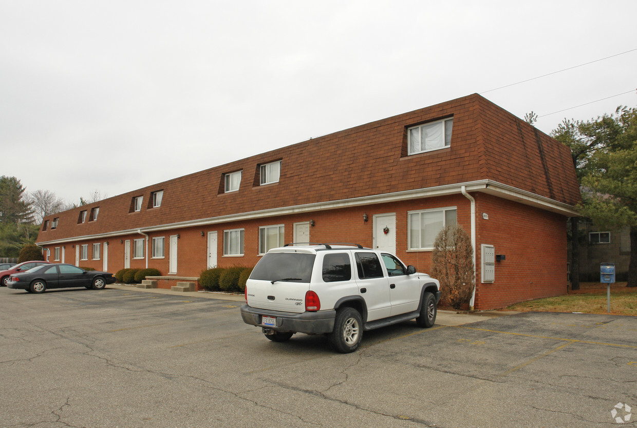 Building Photo - Chesapeake Square