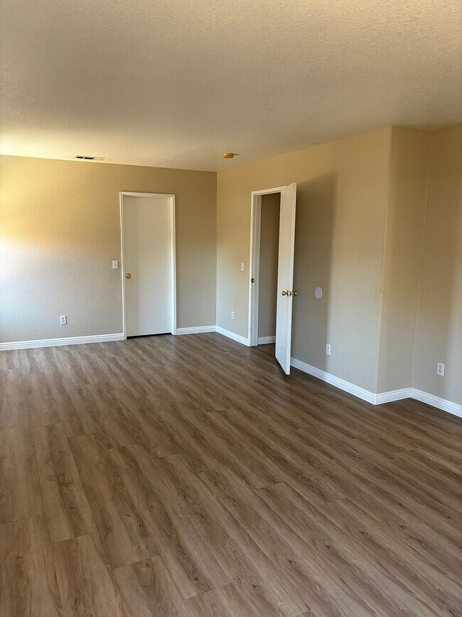 Foto del edificio - 14391 Hidden Rock Rd