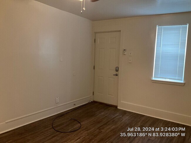 Building Photo - 203 Twelfth St