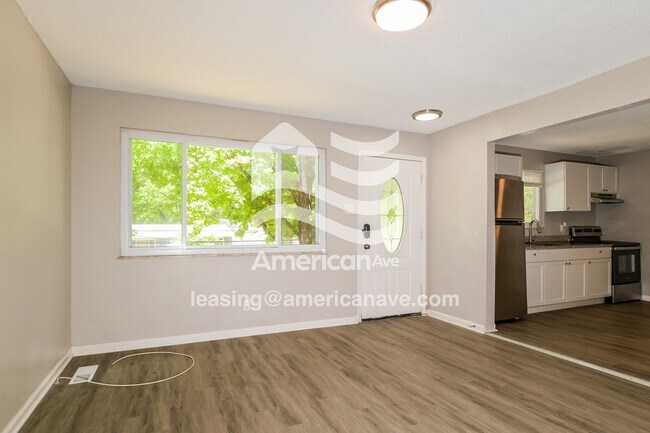 Foto del edificio - 7564 Blanding Dr