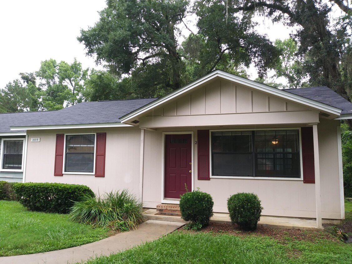 1608 Carolwood Ct, Tallahassee, FL 32308 Townhome Rentals in