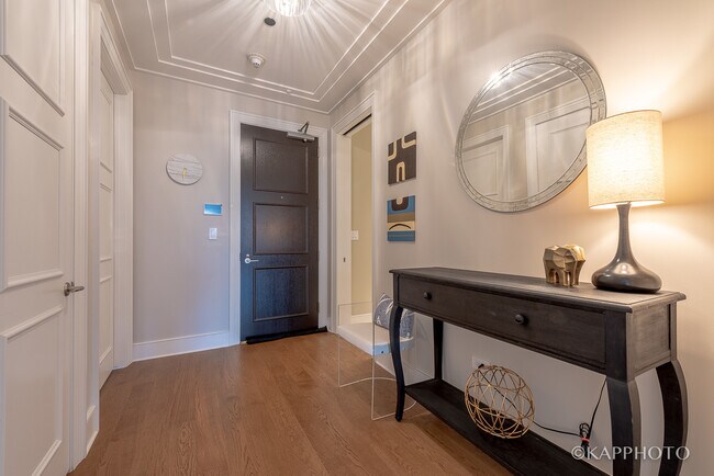 Building Photo - 118 E Erie St