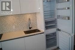 Photo du bâtiment - 1 Yorkville Ave