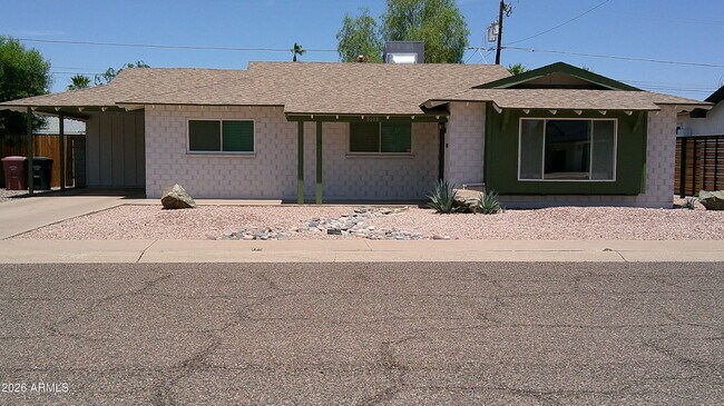Foto del edificio - 8608 E Highland Ave
