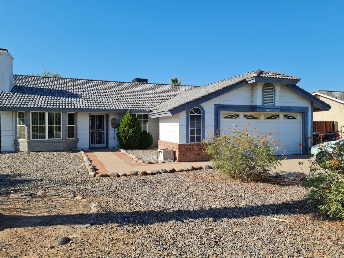 Photo - 7944 W Charter Oak Rd (Peoria, AZ)