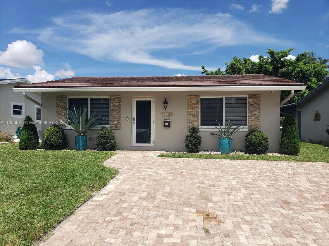 7313 NW 57th Dr, Tamarac, FL 33321 House Rental in Tamarac, FL