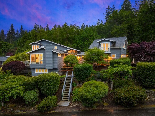 Foto del edificio - This gorgeous Bainbridge home is available with flexible lease terms starting July 10th
