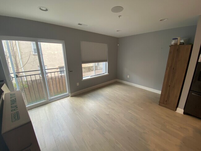 Photo - 1526 W Stiles St Apartment