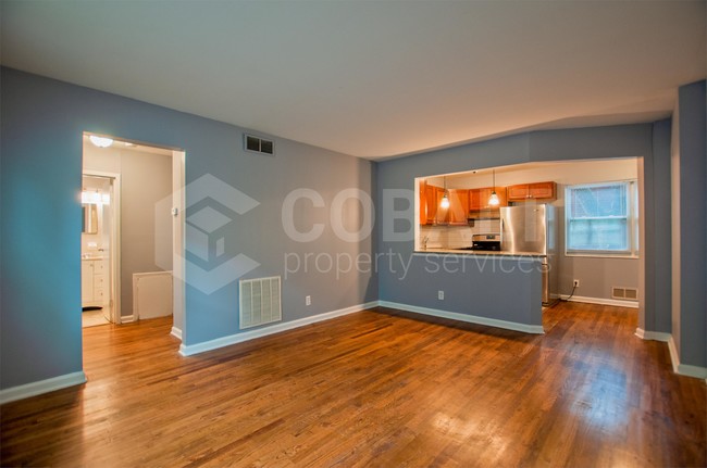 Building Photo - 900 Greenwood Ave NE