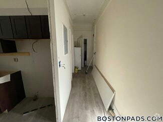 Building Photo - 62 Boylston St