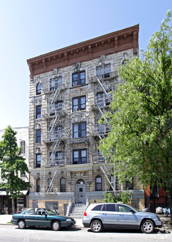 Building Photo - 165 Montrose Ave