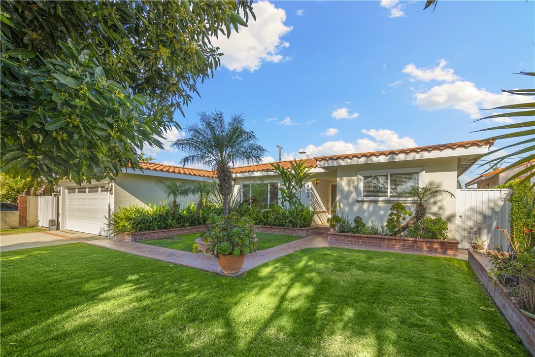 Foto principal - 10403 Mattock Ave