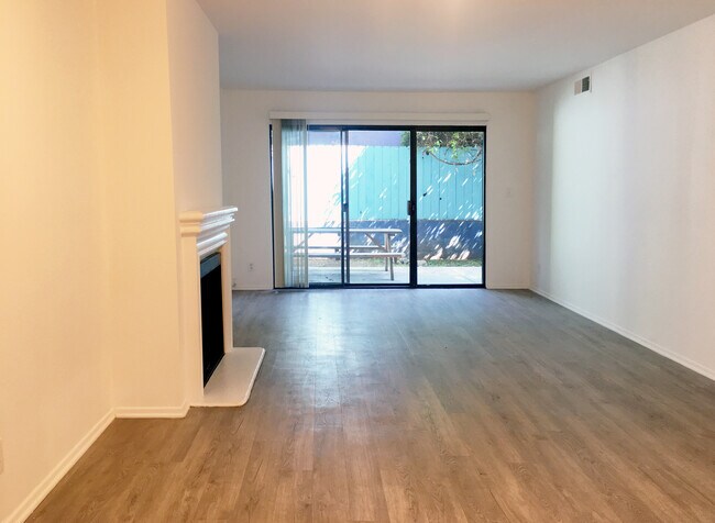 Foto del edificio - 4627 Finley Ave