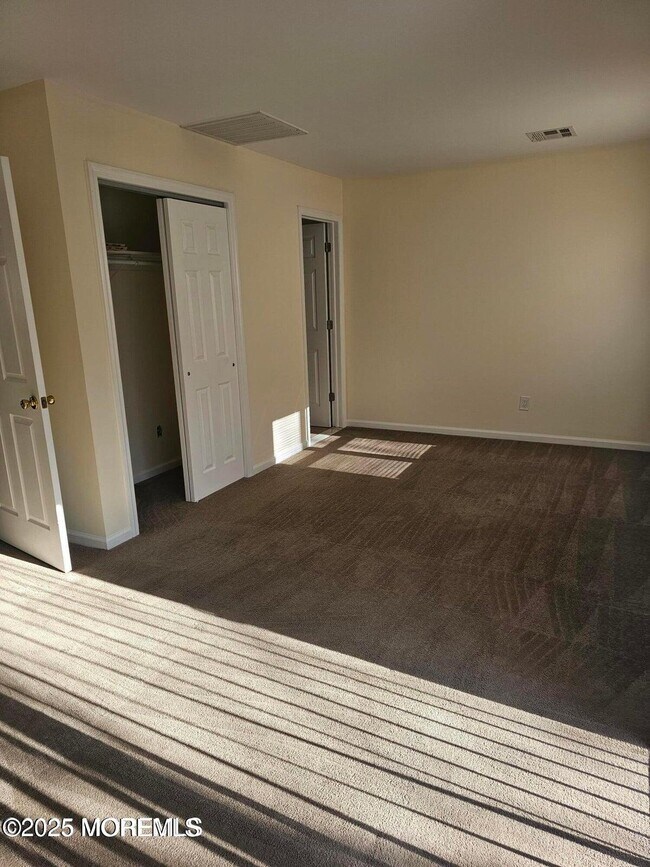 Foto del edificio - 290 US-9