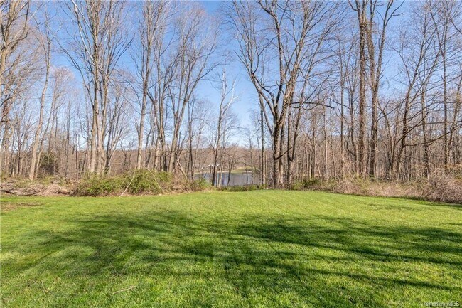 Foto del edificio - 809 Farmers Mills Rd