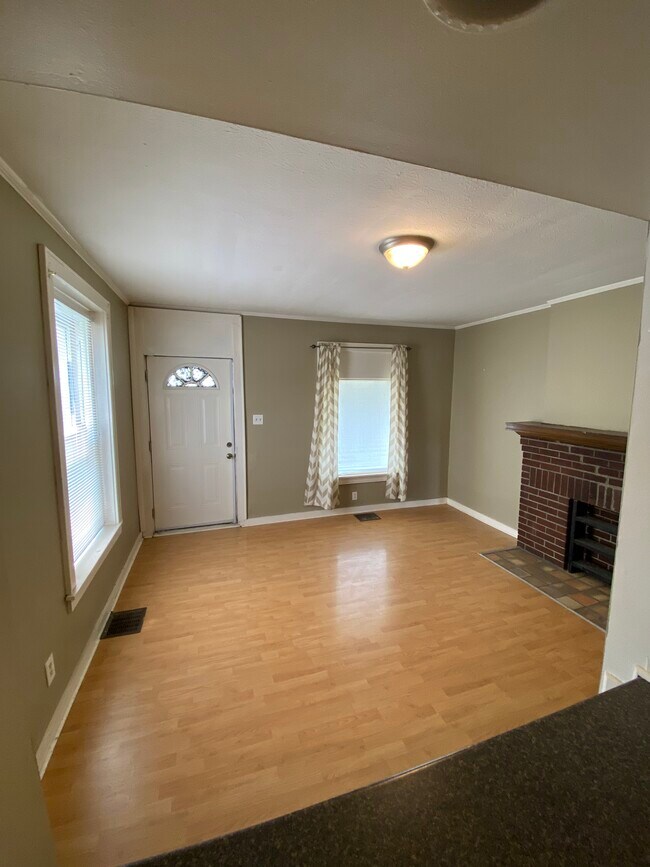 Living room - 1478 S High St