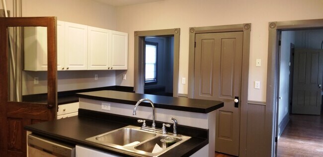 Building Photo - 908 Bull Run Xing