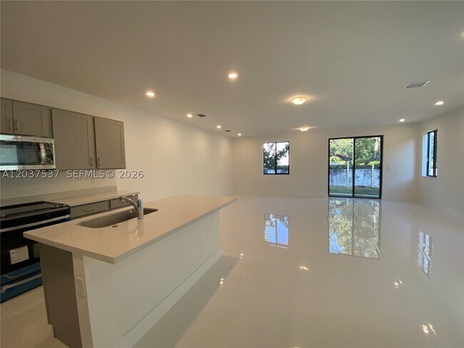 Foto del edificio - 2402 SW 145th Pl