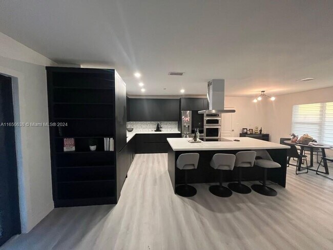 Foto del edificio - 1365 W 5th Ct