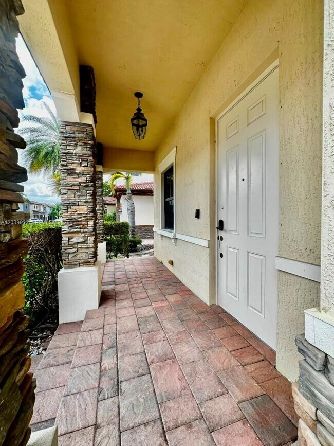 Foto del edificio - 9825 NW 86th Terrace