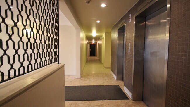 Photo du bâtiment - Westdale Apartments