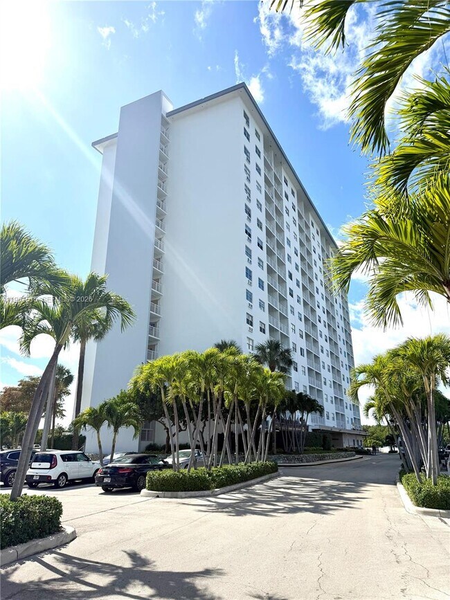 Foto del edificio - 400 Kings Point Dr