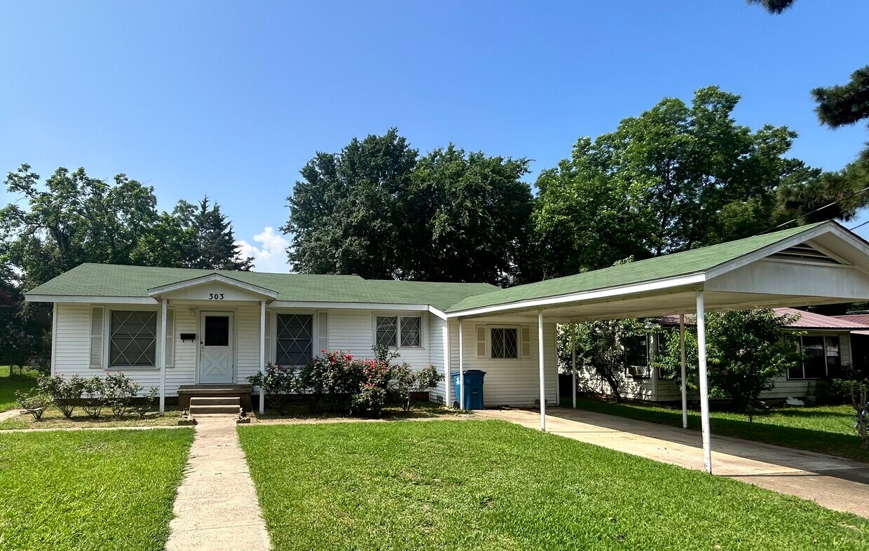 Foto principal - 303 Pleasant St