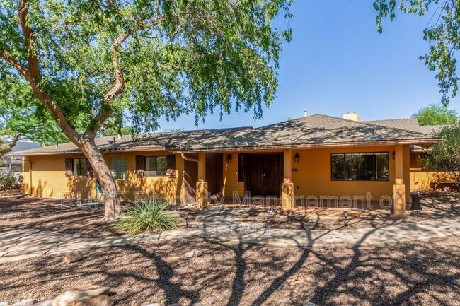Building Photo - 6319 N Mockingbird Ln