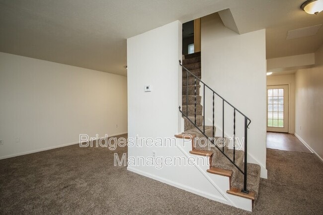 Building Photo - 656 Randler Ave