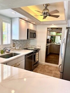 Building Photo - 815 Middle River Dr