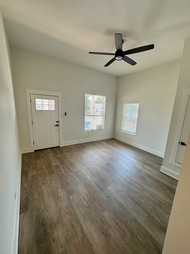 Foto del edificio - 1019 Steves Ave