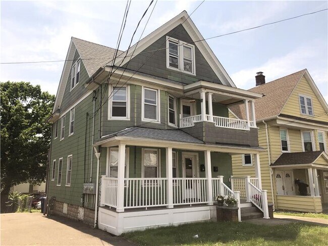 Building Photo - 793 Brewster St