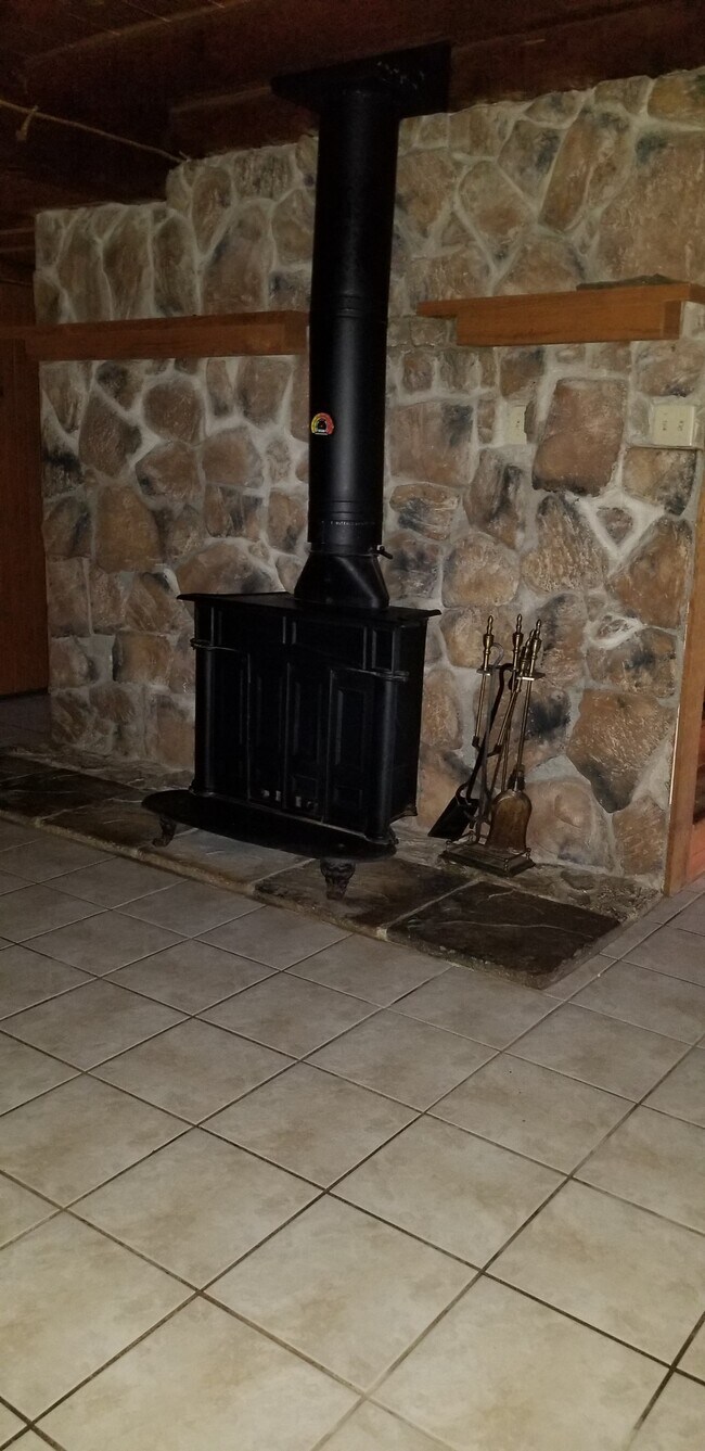 Foto del edificio - 381 Country Ln