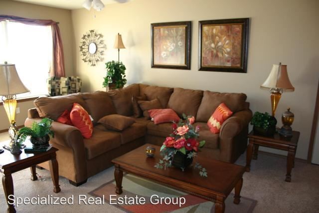 Building Photo - 3 br, 2 bath Apartment - 321 E. Laura St.