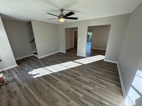 Building Photo - 147 Waddell Cir