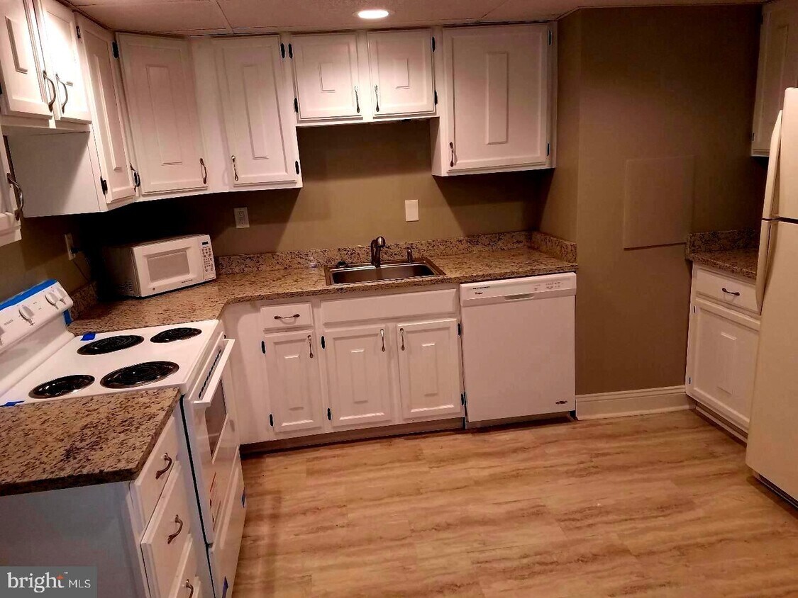 Primary Photo - 2212 Forest Ln