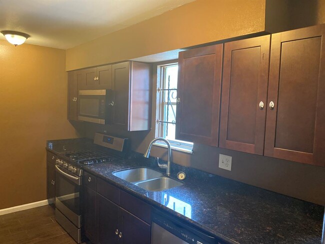 Building Photo - 10903 Carlton Dr