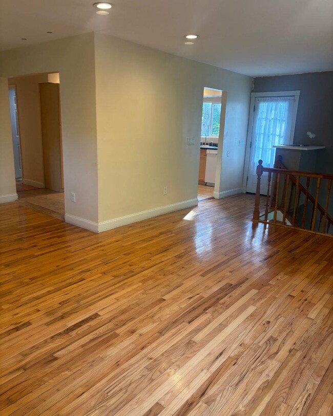 Building Photo - 44 E Lake Terrace