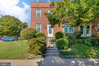 Building Photo - 1500 S Barton St
