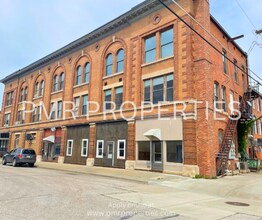 Building Photo - 400 E Coolbaugh St