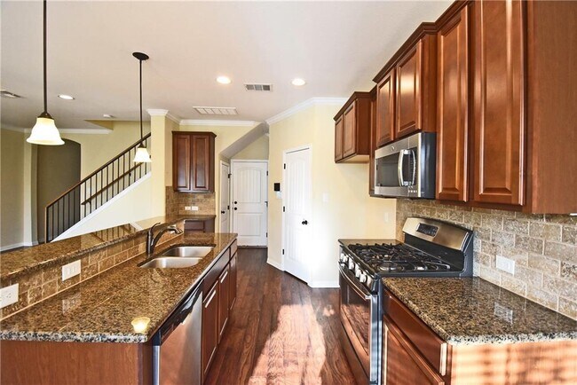 Building Photo - 13400 Briarwick Dr