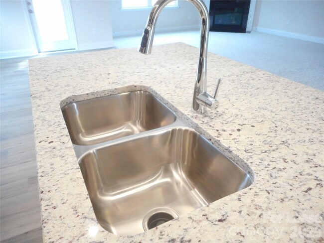 Building Photo - 17015 Dogwood Crk Ln