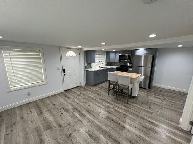 Foto del edificio - **Exceptional Rental Opportunity**