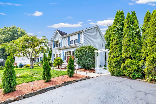 Foto del edificio - 18 Kathryn Dr