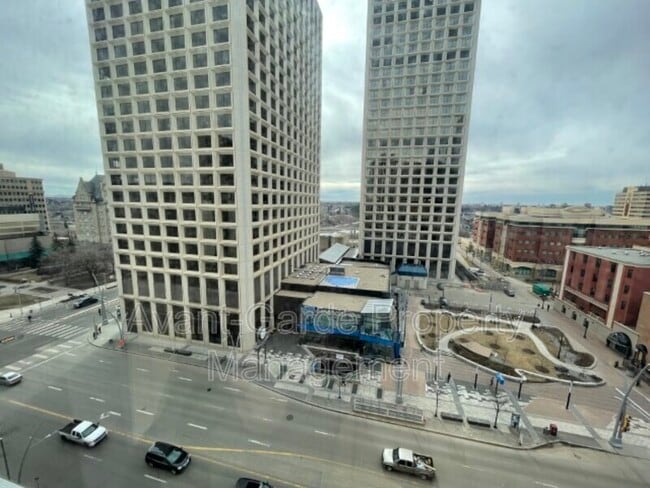 Building Photo - 10024 Jasper Ave
