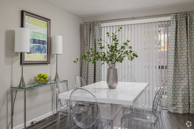 2BR, 2BA - 1,104SF - Renovated - Dining Room - Reserve At Birch Creek