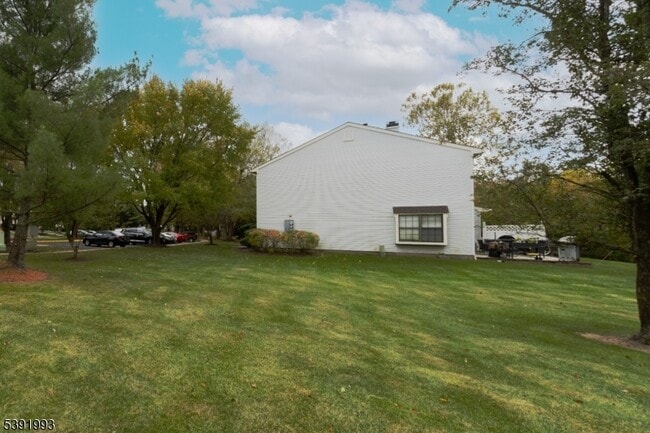Building Photo - 242 Penns Way