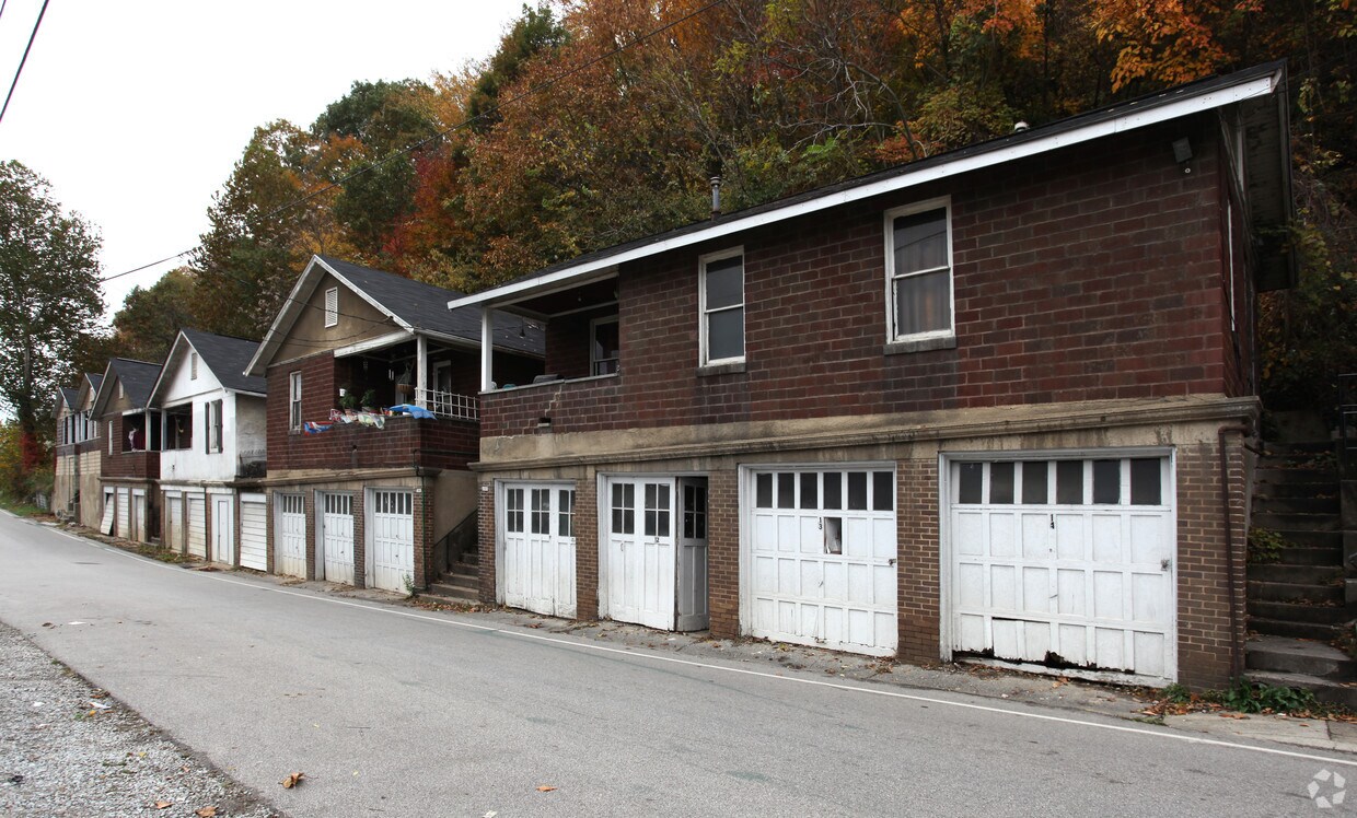 Primary Photo - 1243-1305 Cresent Rd