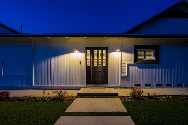 Foto del edificio - Gorgeous 5 bd/ 2.5 ba Reseda Ranch Home